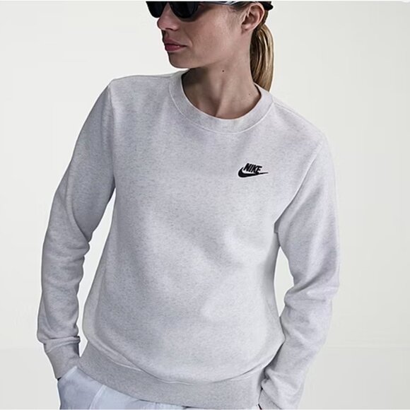 Nike Sportswear Club Fleece Crewneck Sweatshirt Light Gray Small Logo Pullover - Picture 1 of 6